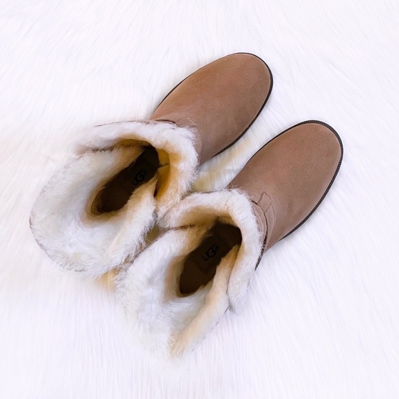 UGG Women’s Bodie Waterproof Chestnut Boots - Picture 5 of 10